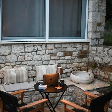 Oleopetra Βρωμονέρι